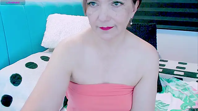 Snapshot of Kendraline1 chatting on June 14, 10:33 pm Kendraline1 online show from June 14, 10:33 pm