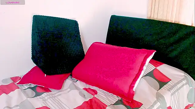 Kendraline1 online show from April 19, 5:03 pm