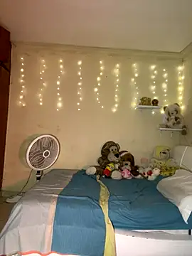 Snapshot of effie_castroo chatting on November 5, 2:03 am effie castroo online show from November 5, 2:03 am