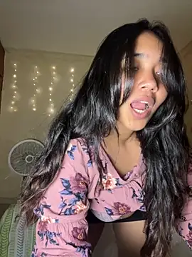 Snapshot of effie_castroo chatting on September 14, 2:56 am effie castroo online show from September 14, 2:56 am