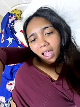 Snapshot of effie_castroo chatting on October 4, 8:32 pm effie castroo online show from October 4, 8:32 pm