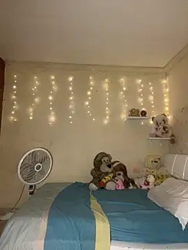 Snapshot of effie_castroo chatting on November 6, 1:20 am effie castroo online show from November 6, 1:20 am