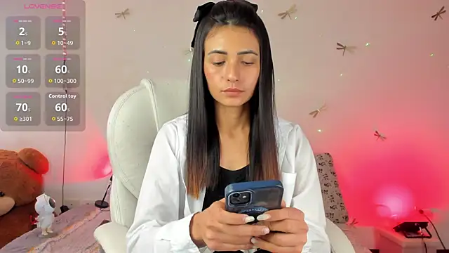 Snapshot of princessluna_19 chatting on October 7, 10:11 pm princessluna 19 online show from October 7, 10:11 pm