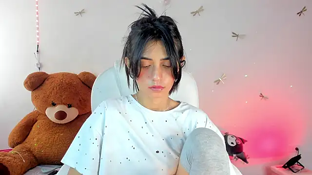 Snapshot of princessluna_19 chatting on September 19, 9:52 pm princessluna 19 online show from September 19, 9:52 pm