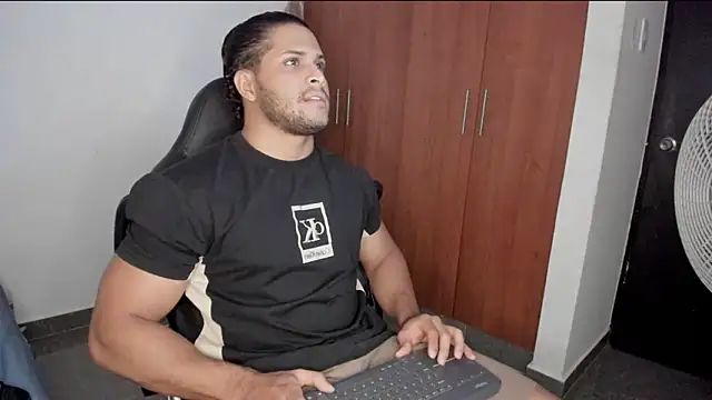 Evansdark1 online show from May 20, 11:24 pm