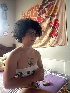 CamillyBlum online show from March 8, 3:59 pm