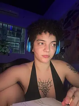 Snapshot of CamillyBlum chatting on May 5, 2:58 am CamillyBlum online show from May 5, 2:58 am