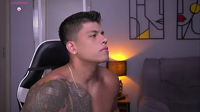 tyler muscle1 online show from May 30, 3:39 pm