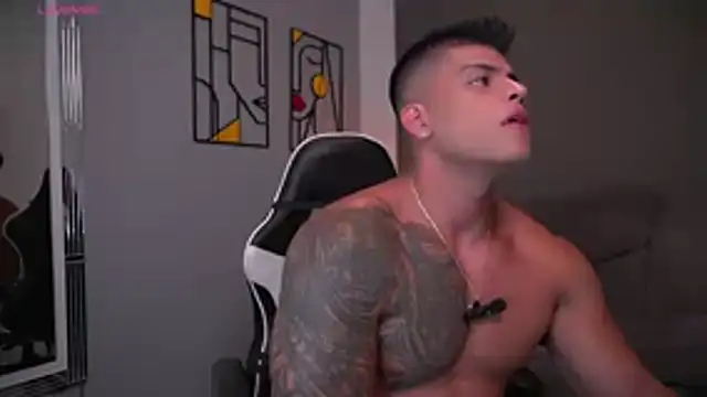 tyler muscle1 online show from April 15, 4:07 am