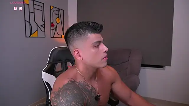 tyler muscle1 online show from April 7, 2:02 am