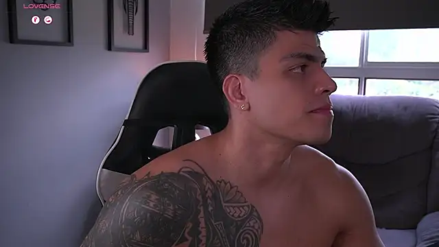 tyler muscle1 online show from September 26, 4:03 pm