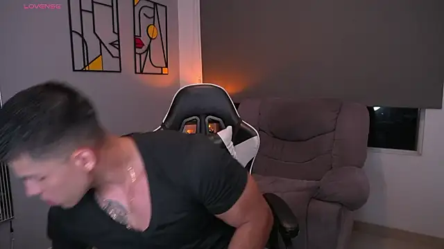 tyler muscle1 online show from February 28, 2:33 am