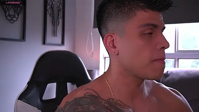 tyler muscle1 online show from September 18, 7:39 pm