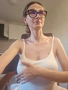 Snapshot of NaughtyWifey1 chatting on June 27, 2:50 am NaughtyWifey1 online show from June 27, 2:50 am
