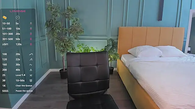 chloe dreammm online show from April 19, 5:30 am