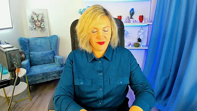 NinaStarle online show from October 18, 4:36 am