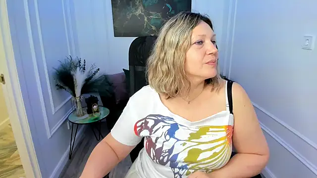 NinaStarle online show from May 17, 4:34 am