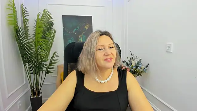 Snapshot of NinaStarle chatting on January 10, 4:30 am NinaStarle online show from January 10, 4:30 am