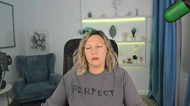 NinaStarle online show from September 18, 4:59 am