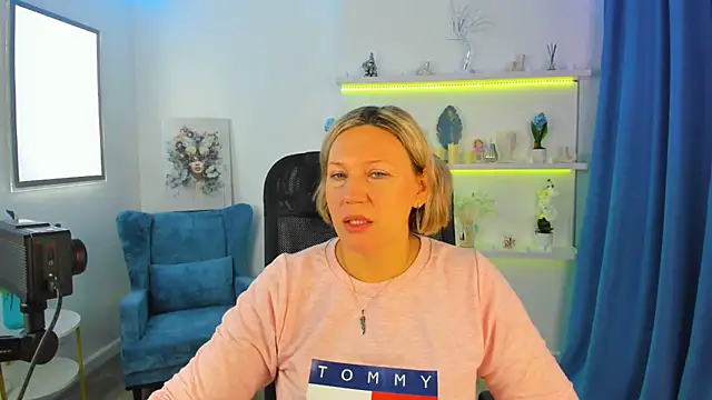 NinaStarle online show from October 12, 4:36 am