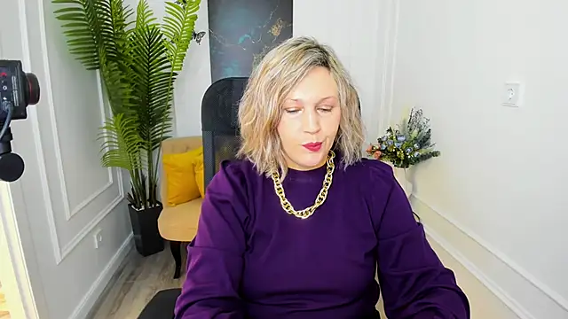 NinaStarle online show from November 28, 4:34 am