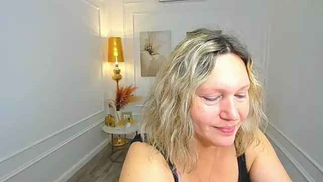 NinaStarle online show from May 3, 4:39 am