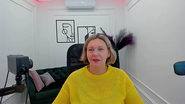 NinaStarle online show from October 10, 4:35 am