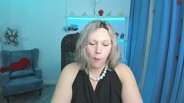 Snapshot of NinaStarle chatting on March 1, 11:43 am NinaStarle online show from March 1, 11:43 am