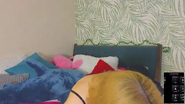 Snapshot of Alice_Pops chatting on September 14, 6:52 pm Alice Pops online show from September 14, 6:52 pm