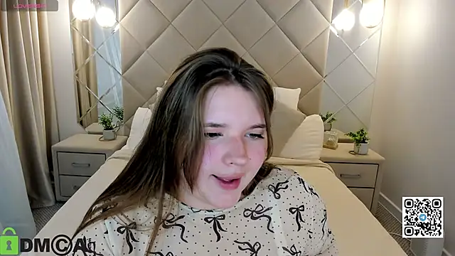 Chloee White online show from October 6, 8:59 am