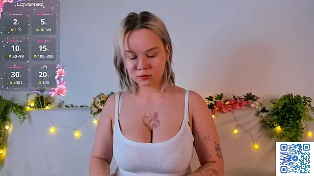 girlllsooft online show from November 2, 12:37 am