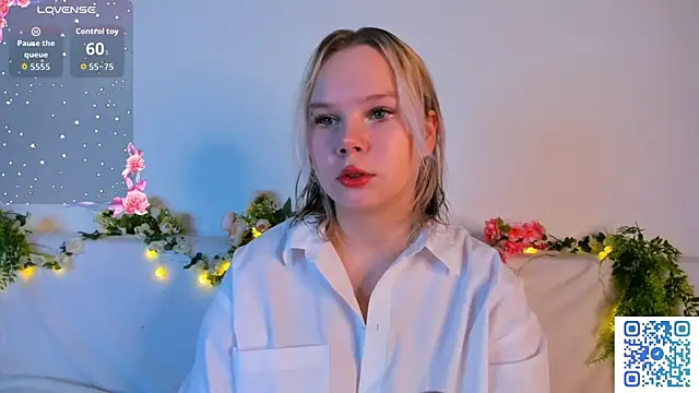 girlllsooft online show from November 16, 2:05 am