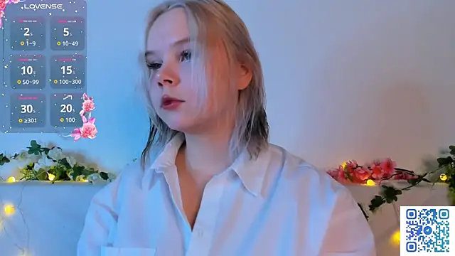 girlllsooft online show from November 26, 10:43 pm