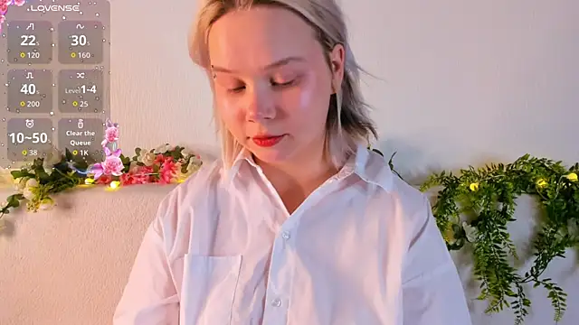 girlllsooft online show from October 3, 5:25 pm