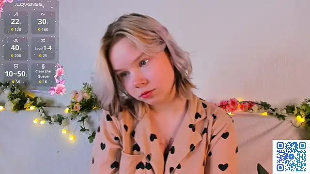 girlllsooft online show from November 6, 1:31 am