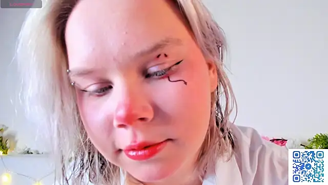 girlllsooft online show from November 1, 1:23 am