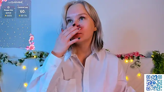 girlllsooft online show from November 30, 2:12 am