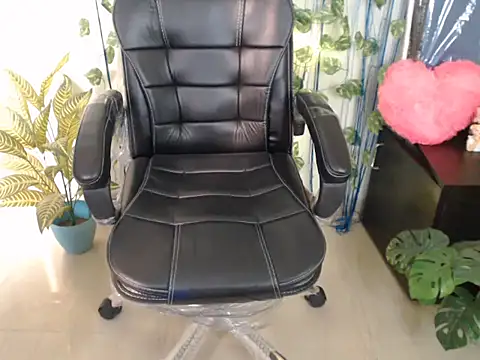 Snapshot of anika_bold chatting on October 22, 2:55 am anika bold online show from October 22, 2:55 am