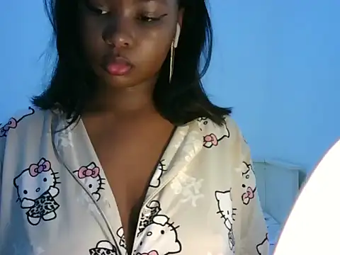 zoe215 online show from June 12, 11:52 am