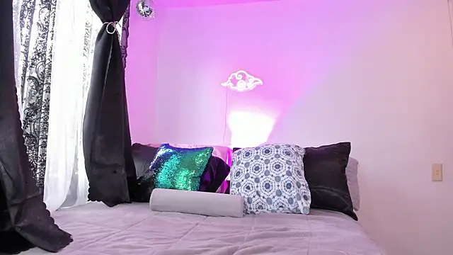 Snapshot of Londonttipton chatting on October 1, 6:12 pm Londonttipton online show from October 1, 6:12 pm