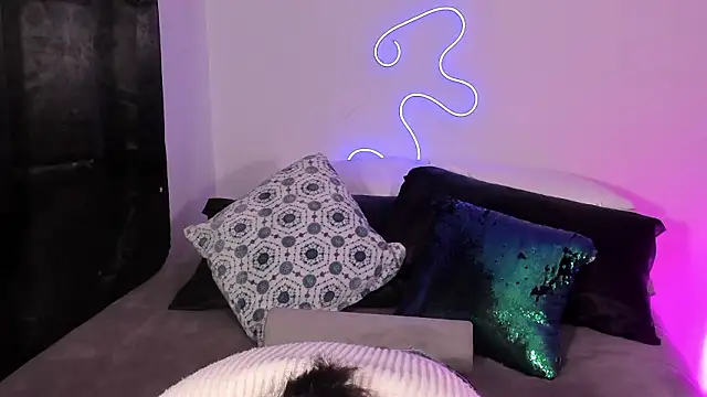 Londonttipton online show from March 5, 4:42 am