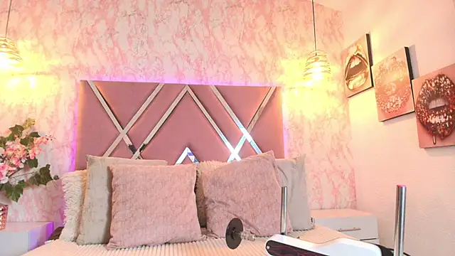 Aliice1  online show from November 15, 9:30 pm