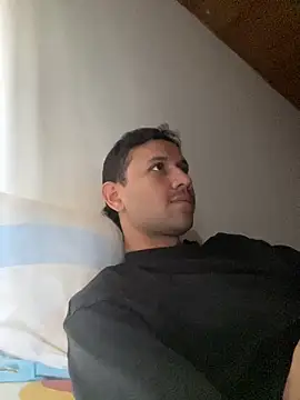 Michaell Spinelly online show from November 3, 8:01 pm