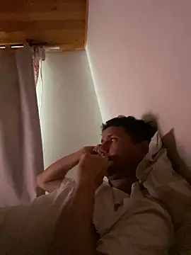 Michaell Spinelly online show from April 16, 10:45 pm