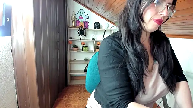 Snapshot of katherine_blair chatting on October 29, 12:37 pm katherine blair online show from October 29, 12:37 pm