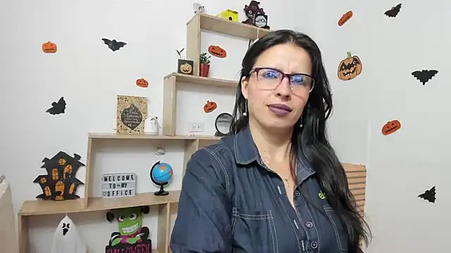 Snapshot of katherine_blair chatting on October 24, 1:10 pm katherine blair online show from October 24, 1:10 pm