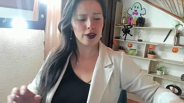 Snapshot of katherine_blair chatting on October 27, 1:12 pm katherine blair online show from October 27, 1:12 pm