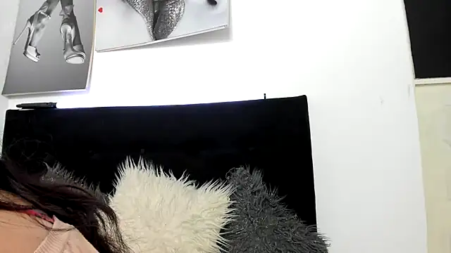 Snapshot of katherine_blair chatting on June 29, 1:00 pm katherine blair online show from June 29, 1:00 pm