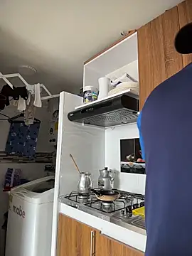 Manu0586 online show from November 17, 4:00 pm