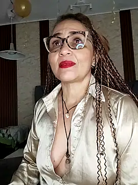 Snapshot of Cailinmilf chatting on October 11, 9:43 am Cailinmilf online show from October 11, 9:43 am